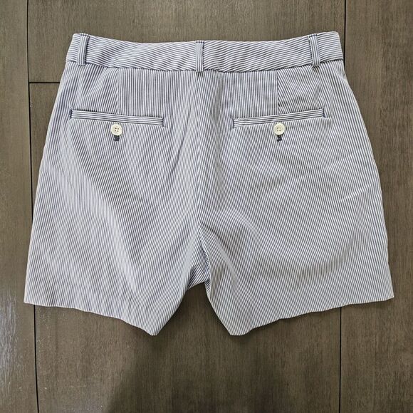 Banana Republic Size 4 Blue & White Seersucker Shorts 5" Inseam Coastal Preppy - Picture 3 of 9